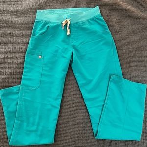 Small/tall FIGS Kade scrub pants